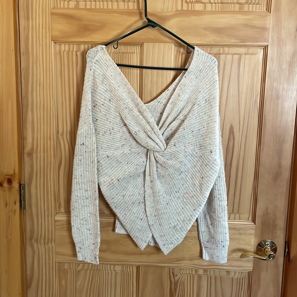 Lightly wore cream sweater - Picture 2 of 3